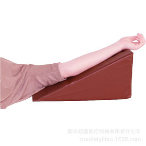 Upper limb elevation pad, postoperative rehabilitation <b>arm</b> positioning pad, anti-bedsore triangular pad, 40*20*20 cm, - Product Image 2