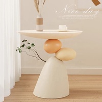 Table d'appoint empilable Pebble avec plateau crème et base cloche bicolore en résine époxy sculpturale, étanche, pour salon, vente en gros