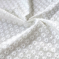 Tissu en coton 100% avec dentelle ajourée, broderie ajourée, tissu pour vêtements, motif floral sculpté, perforé, mode féminine