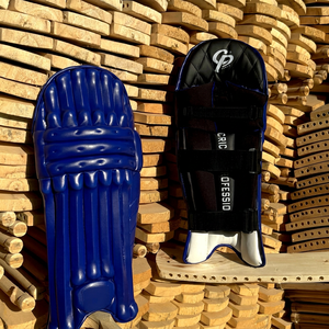 อุปกรณ์ป้องกันขาสำหรับตีคริกเก็ต CP Sports Professional PU Leather รุ่น Royal Blue แบบมีแผ่นรอง สำหรับมือขวา/ซ้าย เหมาะสำหรับการฝึกซ้อมในสโมสร - Product Image 1