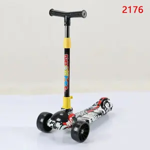 Bán buôn 3 PU bánh xe Trọng lượng nhẹ có thể điều chỉnh đồ chơi trẻ em đi bộ bé Scooter có thể gập lại con Scooter