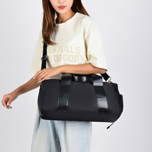 Tas Duffel Mini Kulit Lembut dengan Pegangan yang Dapat Disesuaikan, Mewah untuk Olahraga, Perjalanan, dan Gym, Cocok untuk Unisex - Product Image 6