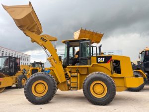Chargeuse frontale CAT 966F d'occasion en excellent état, engrenage de qualité industrielle pour le déplacement de matériaux en vrac dans les carrières de pierre - Product Image 5
