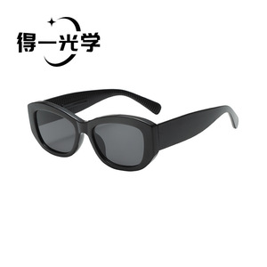 แว่นกันแดดทรงแคทอาย UV400 กรอบ PC สำหรับผู้หญิง ป้องกันแสงแดด ใช้กลางแจ้ง - Product Image 2