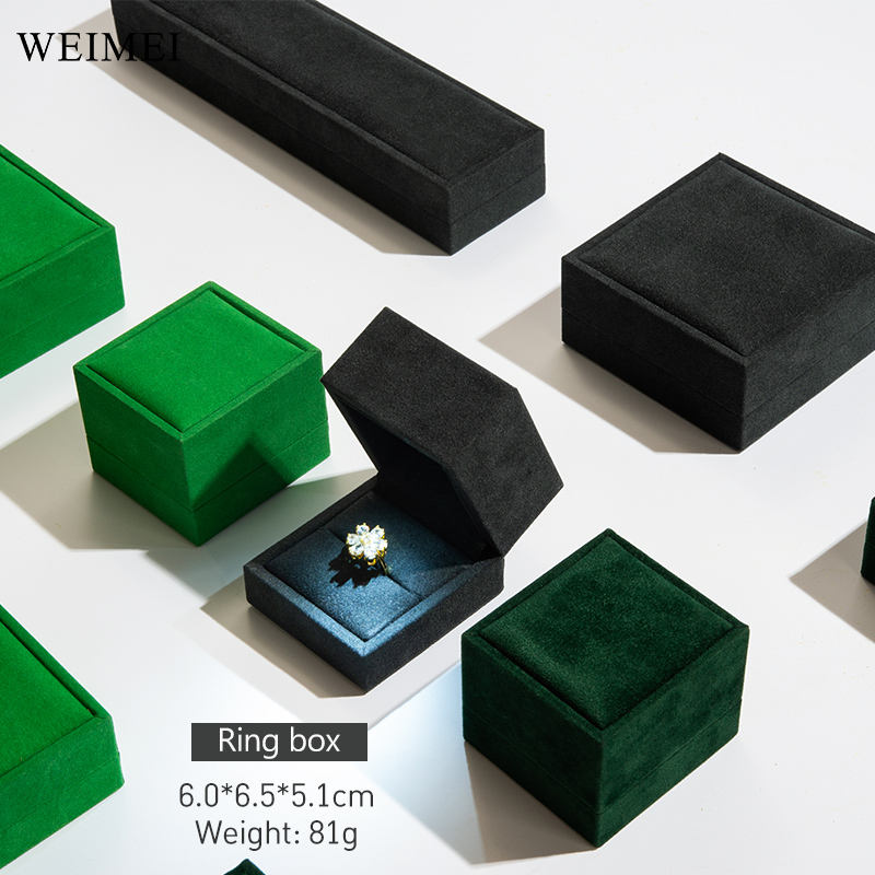 กล่องแหวนสีดำ