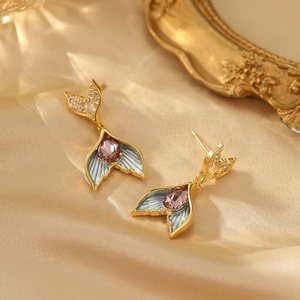 ต่างหูแฟชั่นใหม่สำหรับผู้หญิง ดีไซน์เฉพาะตัว ประดับเพชรซิรคอน รูปหางปลา หรูหราเบาๆ และใช้งานได้หลากหลาย เพื่อสไตล์ที่เป็นเอกลักษณ์ - Product Image 6