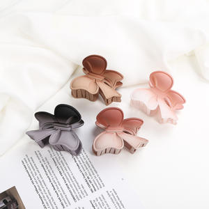 Pinza de Pelo Grande de Resina con Flor para Mujer y Niña, Pinza de Mariposa de Plástico Mate Esmerilado Mediana, Pinza Hueca con Lazo para Cabello Grueso - Product Image 1