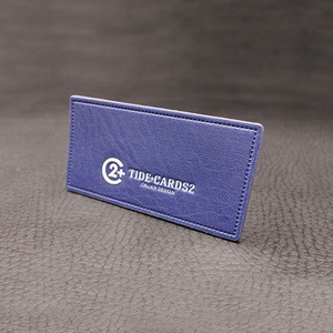 Etiqueta de Cuero para Prendas Euroview 4.2x6.7Cm con Logotipo Personalizado en Relieve - Product Image 3