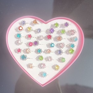 BELLE WORLD Nuovo Kit di 36 Anelli per Bambini, Anelli Regolabili <span class=keywords><strong>con</strong></span> Cristalli, Set Regalo di Compleanno per Ragazze, Gioielli per Bambini - Product Image 2