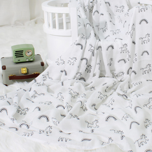 <span class=keywords><strong>Pas</strong></span> <span class=keywords><strong>cher</strong></span> bonne qualité noir blanc licorne imprimé <span class=keywords><strong>grande</strong></span> taille 120 cm * 120 cm bébé swaddle <span class=keywords><strong>couverture</strong></span> wrap ensemble - Product Image 4