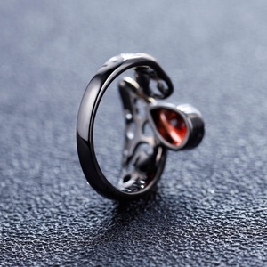 <span class=keywords><strong>Anello</strong></span> in Argento Sterling 925 con <span class=keywords><strong>Granato</strong></span> <span class=keywords><strong>Rosso</strong></span> Naturale Placcato Nero, Gioielli all'Ingrosso per Donne di Abiding Fashion - Product Image 4