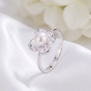 Anillo de Cobre con Cuatro Pétalos de Flor, Perla de Concha y Circonitas, Elegante Joyería de Perlas con Gran Racimo de Circonitas para Mujer, Boda, Compromiso - Product Image 3