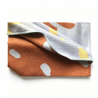Serviette de yoga gaufrée en microfibre écologique, ultra-absorbante et à séchage rapide, personnalisable, antidérapante, avec poche – Vente en gros
