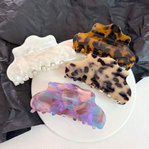 2025 nuevo diseño de moda pinzas para el cabello de acetato forma de nube pinzas de garra de borde ondulado pinzas elegantes de acetato para mujer - Product Image 1