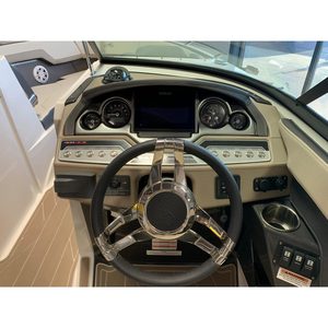 เรือแข่ง Monterey 278SS Super Sport ปี 2024 พร้อมเครื่องยนต์ MerCruiser แบบ Inboard/Outboard ความจุ 80 แกลลอน สำหรับ 6 คน เหมาะสำหรับทะเลสาบ - Product Image 2
