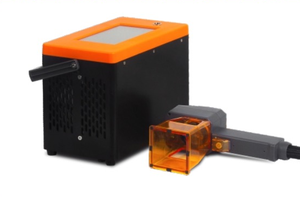 Máquina de Marcado Láser de Fibra Flashlaser, Refrigerada por Aire, CNC 3D, Modelos de 20W/30W/50W, DXF/PLT/BMP/AI para Acero Inoxidable y Acero al Carbono - Product Image 2