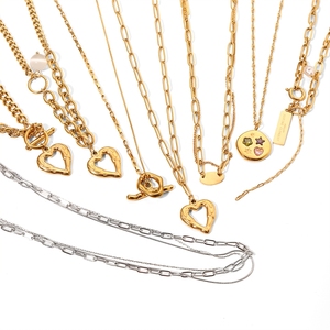 Collier en or avec pendentif cœur ajouré en zircone colorée en acier inoxydable Noval Designs avec fermoir OT - Product Image 3