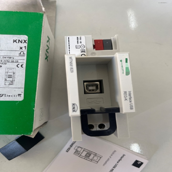 New Plc MTN681829 RS485 Industrial Control PLC Programming Module