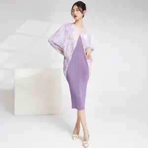 Sommer 2024 Freizeitstil Damenkleid europäische und amerikanische Mode lange Dolmanärmel lockere Passform Miyake plissiertes Gewebekleid