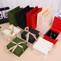 Boîtes de rangement pour boucles d'oreilles de luxe en carton avec logo imprimé personnalisé, couleur rose, avec sac en velours flanelle