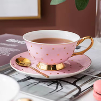 Set cangkir dan tatakan kopi Bone China gaya Teh Sore Inggris Pink Lady grosir dengan pinggiran dan gagang emas
