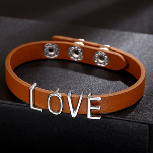 Bracelet à breloques en forme de lettre d'amour, en cuir PU et alliage, bijoux pour femmes, cadeau, couleur orange café - Product Image 1