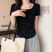 T-shirt d'été pour femme, style de créateur, style Pure Desire, col en U, manches courtes, coupe classique aux épaules, coupe courte asymétrique, hauts doux et audacieux