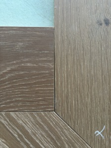 Suelo de Parqué de Roble con Diseño en Espiral |   Acabado Marrón Ahumado, Grado <span class=keywords><strong>AB</strong></span>, Lacado UV con Acabado Cepillado, Patrón Modular en Espiga/Trenzado - Product Image 5