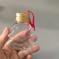 Vente en gros Bouteille PET transparente avec couvercle en argent pour jus et boissons énergisantes Décorations de Noël Utilisation suspendue