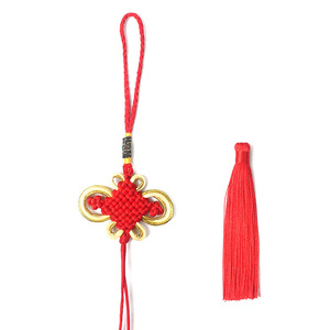 Pendentif à pompon en nœud chinois, ornement décoratif en polyester rouge pour voiture ou maison, design richesse et prospérité - Product Image 1