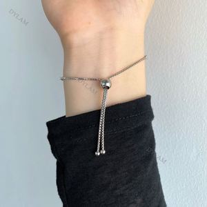 สร้อยข้อมือเทนนิสชุบเงินแท้ 925 ดีไซน์เจ้าหญิง ประดับคริสตัลเพชร CZ สีขาวเจียระไนทรงกลม - Product Image 5