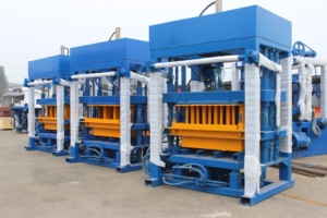 Ligne de machines semi-automatiques Linyi Wante pour la fabrication de blocs de béton, de <span class=keywords><strong>ciment</strong></span>, de pavés creux et pleins, et de bordures – Vente chaude en Afrique - Product Image 6