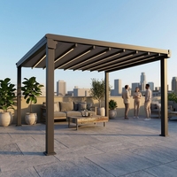 Pergola électrique télécommandée pour l'aménagement de sièges en extérieur dans les restaurants