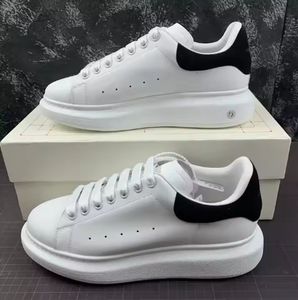 Scarpe da passeggio bianche di design di lusso da uomo e <span class=keywords><strong>donna</strong></span> con plateau MC nere bianche - Product Image 1