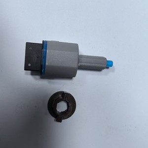 Interruptor de luz de freno Toyota 84340-09200 para reemplazo y reparación de interruptores automotrices - Product Image 1