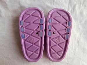 รองเท้าแตะลายการ์ตูนสีม่วงอ่อน พื้นรองเท้า EVA หนา 17 มม. แบบเปิดนิ้วเท้า ใส่ได้ทุกฤดู สำหรับใส่ในบ้าน - Product Image 5