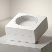 Boîte cadeau de luxe en carton rigide blanc mat avec accent argenté, emballage haut de gamme pour objets de collection et articles artisanaux