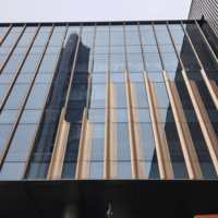 Système de mur-rideau en verre trempé architectural, utilisation extérieure pour hôtels et villas, façade de grande taille, cadre en alliage d'aluminium, design moderne