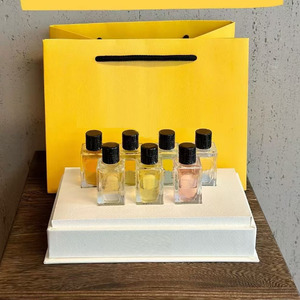 Coffret de 4 parfums classiques Passion Bomb, coffret de parfums originaux, vente en gros, mini-parfums de haute qualité - Product Image 1