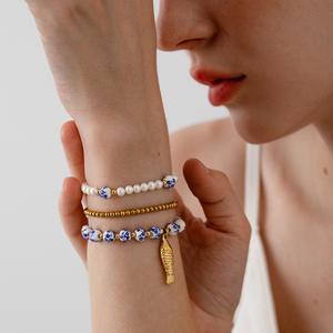 <span class=keywords><strong>Bracelet</strong></span> de charme en perles de porcelaine bleue et blanche, plaqué <span class=keywords><strong>or</strong></span> 18 carats, en acier inoxydable, imitation perle, pour femmes, bijoux - Product Image 2