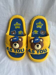 Ciabatte Gialle in EVA con Logo in Rilievo, Suola Ammortizzata, Punta Aperta, per Tutte le Stagioni, da Indossare in Casa - Product Image 6