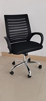 Chaise de bureau moderne exécutive réglable en hauteur, inclinable et pivotante, en maille, avec accoudoirs fixes, support lombaire et appui-tête