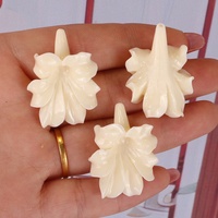 Nouvelles perles multicolores en poudre de coquillage pressée 3D en forme de fleur de lys trompette à trou droit, accessoires de bijoux hawaïens DIY pour boucles d'oreilles et colliers