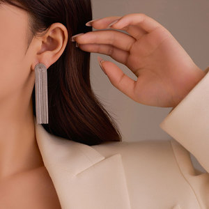 Boucles d'oreilles pendantes à pompons en acier inoxydable 316L plaqué or 14k 18k pour femmes, vente en gros de mode - Product Image 2