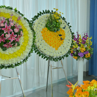 Elegante Plataforma de Visión Fúnebre de Acero Inoxidable con Diseño de Vetas de Madera y Flores, Respetuosa Plataforma Conmemorativa para Atijorros Fúnebres