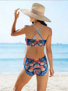 Bikini halter con estampado floral personalizado para mujer, con braga de cintura alta, cuello en V profundo, traje de baño de 2 piezas con control de abdomen. - Product Image 2