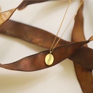 Colliers de mode en acier inoxydable pour femmes, pendentifs ovales en forme de grain de café, résistants à la décoloration, bijoux rétro - Product Image 1