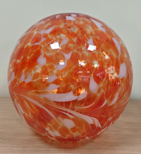 Boule de jardin réfléchissante en verre soufflé à la main, résistante aux intempéries, pour la décoration extérieure de patio, de cour et de paysage - Product Image 1