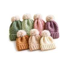 Kit de bonnet au crochet fait main, pack de matériaux de tricot DIY, chapeau d'hiver avec pompon, cadeau artisanal pour adultes et femmes