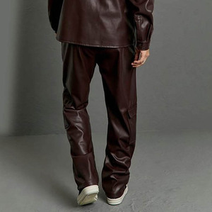 Pantalones de chándal bordados de ajuste relajado apilados gruesos de gran tamaño con logotipo personalizado, pantalones de cuero rectos con bolsillos grandes para hombre - Product Image 3